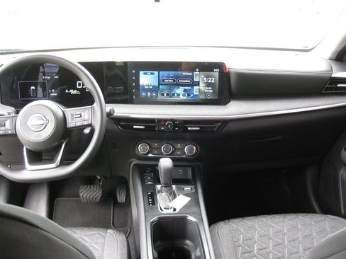 Used 2025 Nissan Kicks SV image 26