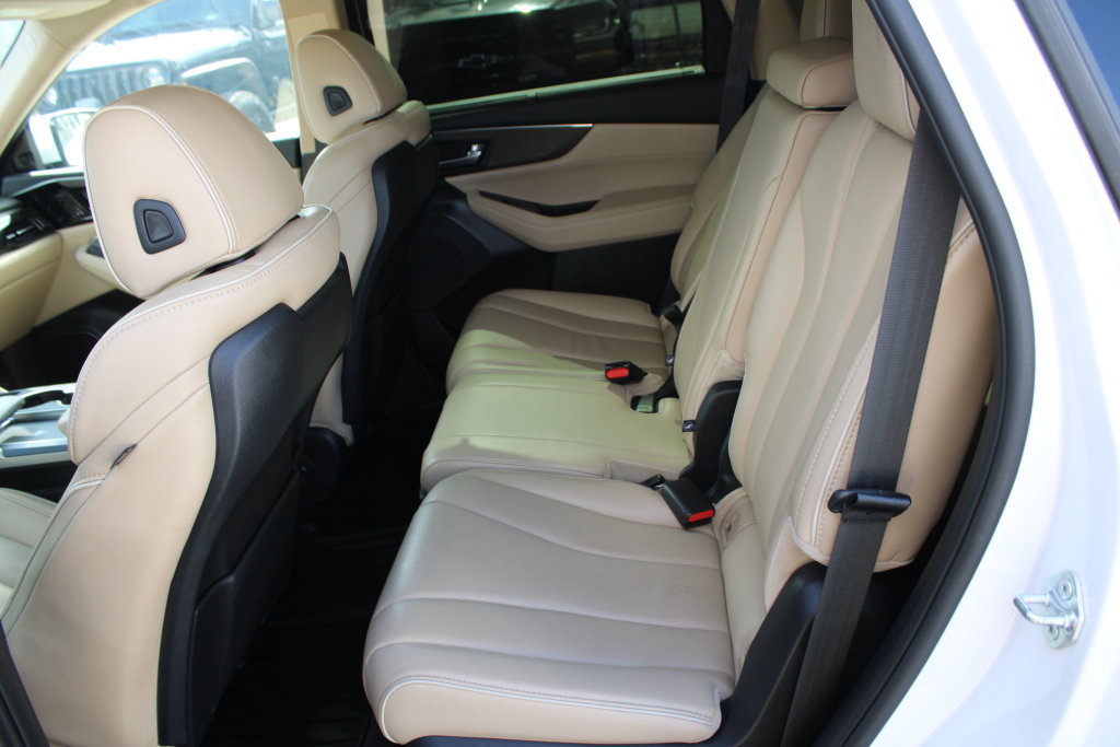 Used 2023 Acura MDX w/ Advance Package AWD/4WD image 18