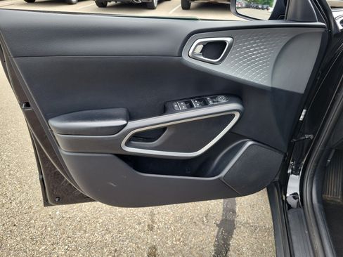 Used 2020 Kia Soul LX FWD image 18