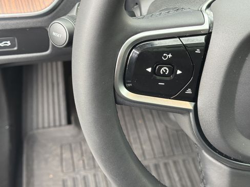 Certified 2024 Volvo XC60 B5 Plus w/ Protection Package Premier AWD/4WD image 19