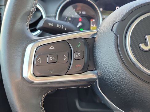 Used 2023 Jeep Wrangler Unlimited Sahara image 17