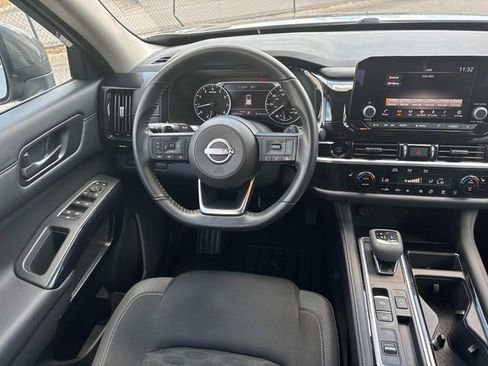 Certified 2025 Nissan Pathfinder SV FWD image 20