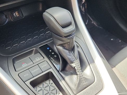 Used 2025 Toyota RAV4 XLE FWD image 15