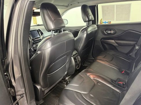 Used 2019 Jeep Cherokee Limited AWD/4WD image 14