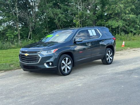 Used 2019 Chevrolet Traverse LT w/ LT Premium Package FWD image 2
