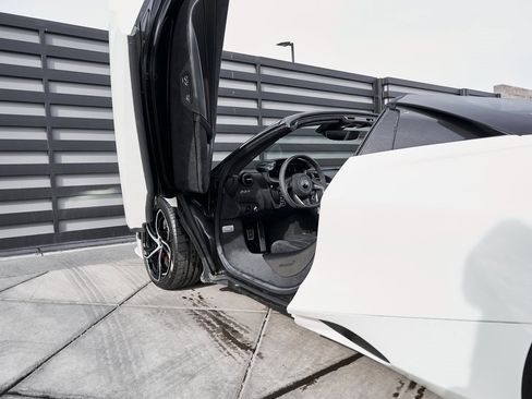 Used 2024 McLaren 750S image 39