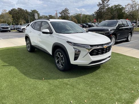 New 2025 Chevrolet Trax LT w/ Driver Confidence Package image 2