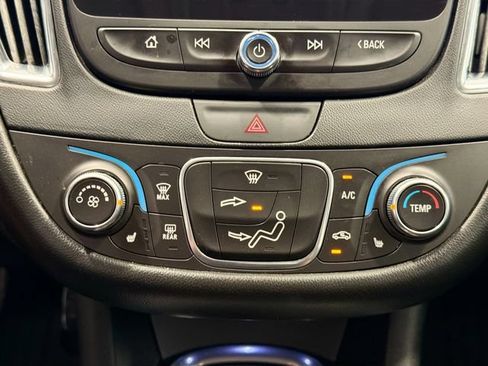 Used 2017 Chevrolet Malibu LT w/ Leather Package FWD image 15