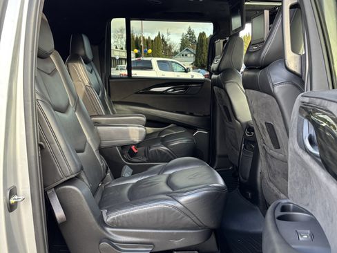 Used 2018 Cadillac Escalade ESV Platinum image 13