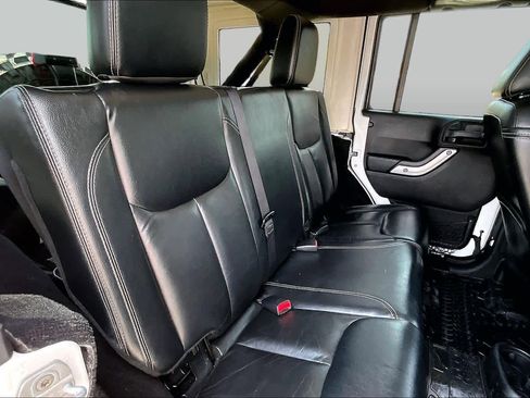 Used 2013 Jeep Wrangler Unlimited Sahara w/ Connectivity Group AWD/4WD image 18