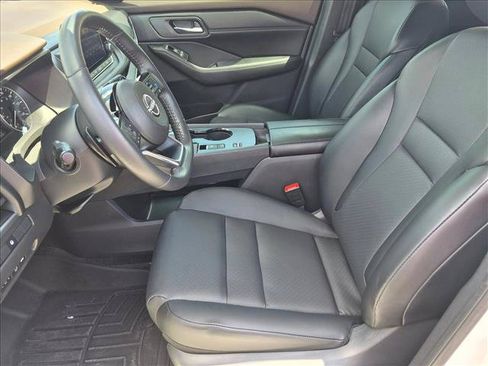 Used 2023 Nissan Rogue SV w/ SV Premium B Package FWD image 14