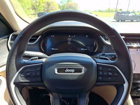 Used 2022 Jeep Grand Cherokee L Limited AWD/4WD image 20