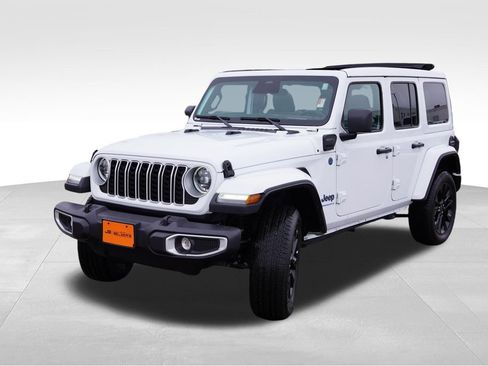 Certified 2025 Jeep Wrangler Unlimited Sahara w/ Safety Group image 12
