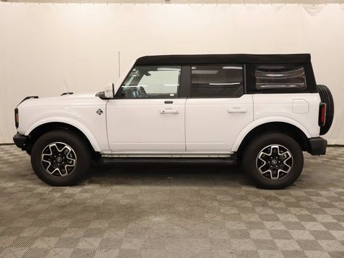 Used 2021 Ford Bronco Outer Banks AWD/4WD image 2