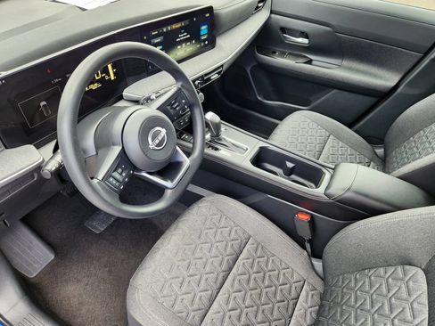Used 2025 Nissan Kicks SV AWD/4WD image 10
