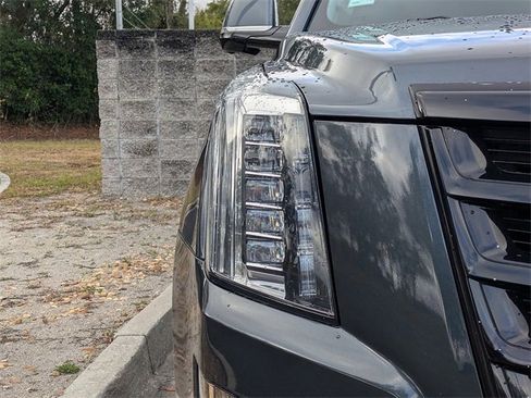 Used 2020 Cadillac Escalade ESV Premium Luxury image 9