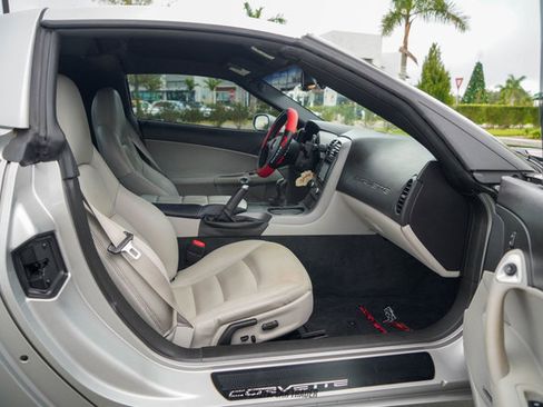 Used 2007 Chevrolet Corvette Coupe w/ Preferred Equipment Group image 38