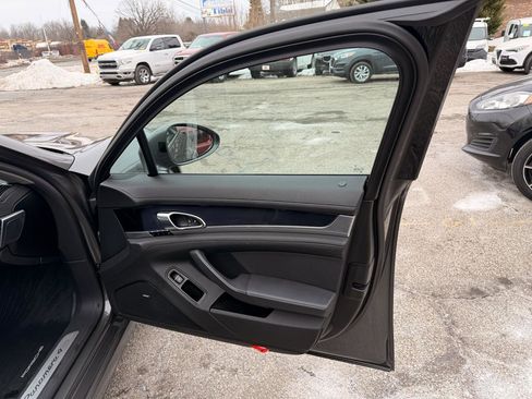 Used 2015 Porsche Panamera 4 w/ Premium Package image 30