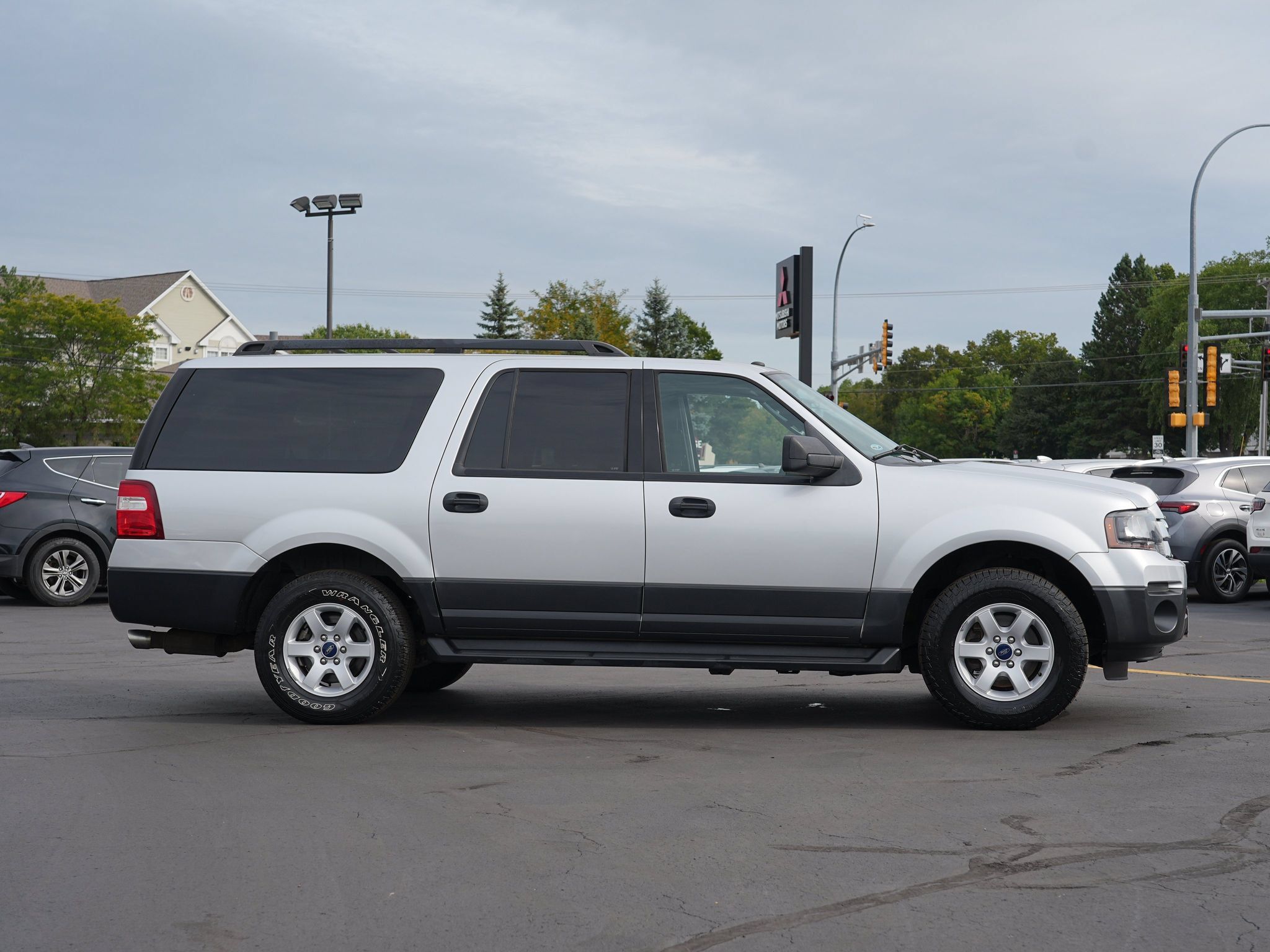 Used 2017 Ford Expedition EL XL w/ Equipment Group 101A RWD image 2