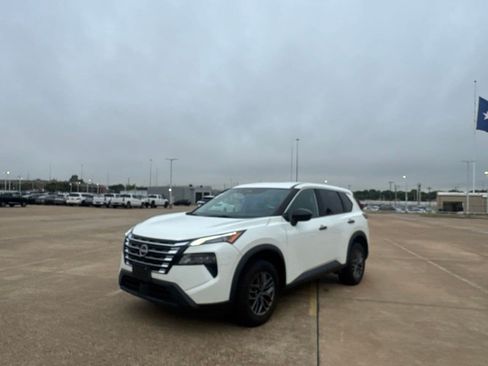 Used 2024 Nissan Rogue S AWD/4WD image 9