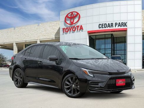 Used 2025 Toyota Corolla SE FWD image 1