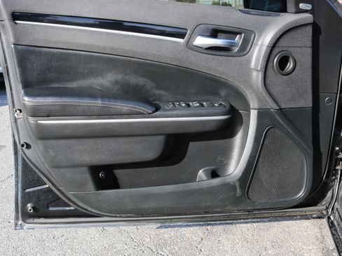 Used 2019 Chrysler 300 S image 9