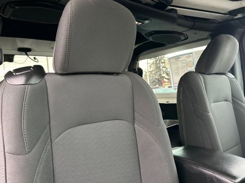 Used 2018 Jeep Wrangler Sport image 13