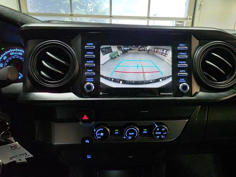 Used 2020 Toyota Tacoma SR image 32