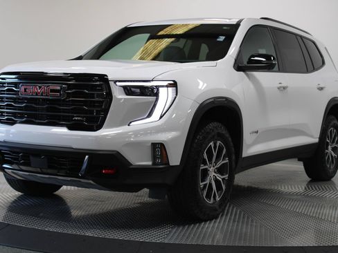 Used 2026 GMC Acadia AT4 w/ Luxury Package AWD/4WD image 4