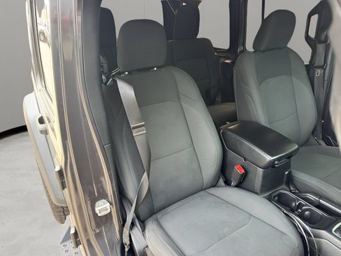 Used 2018 Jeep Wrangler Unlimited Sport S AWD/4WD image 17