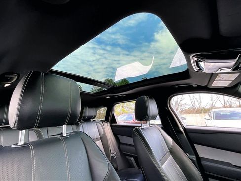 Used 2020 Land Rover Range Rover Velar R-Dynamic S image 14