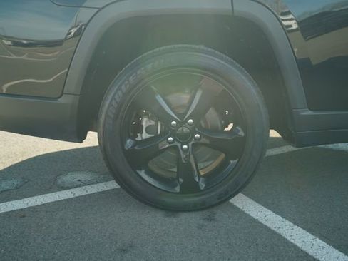 Used 2023 Jeep Grand Cherokee L Altitude image 43