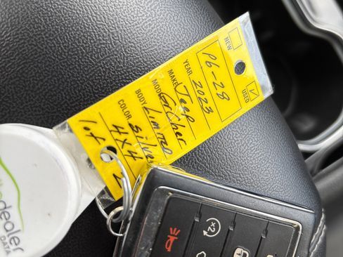 Used 2023 Jeep Grand Cherokee Limited image 25