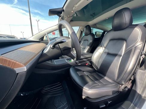 Used 2021 Tesla Model 3 Standard Range Plus image 17