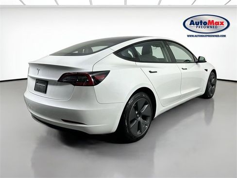 Used 2023 Tesla Model 3 Standard Range image 2
