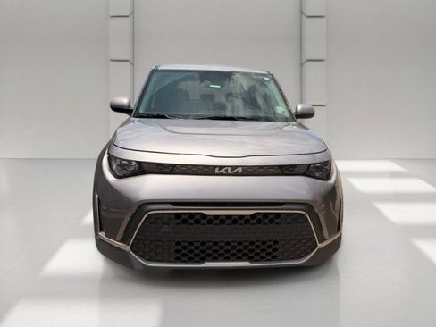 Used 2023 Kia Soul LX w/ LX Technology Package FWD image 2