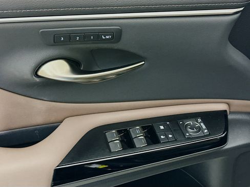 Used 2024 Lexus ES 350 w/ Premium Package image 15