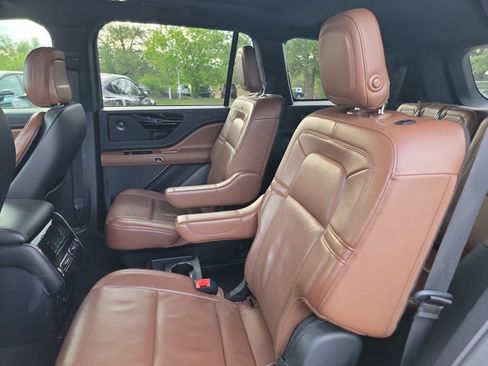 Used 2020 Lincoln Aviator Reserve w/ Elements Package Plus image 11