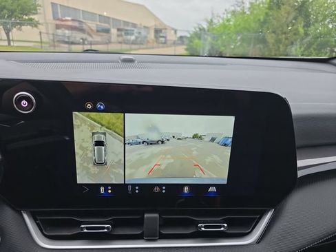 Used 2025 Chevrolet Equinox LT w/ Convenience Package II FWD image 9