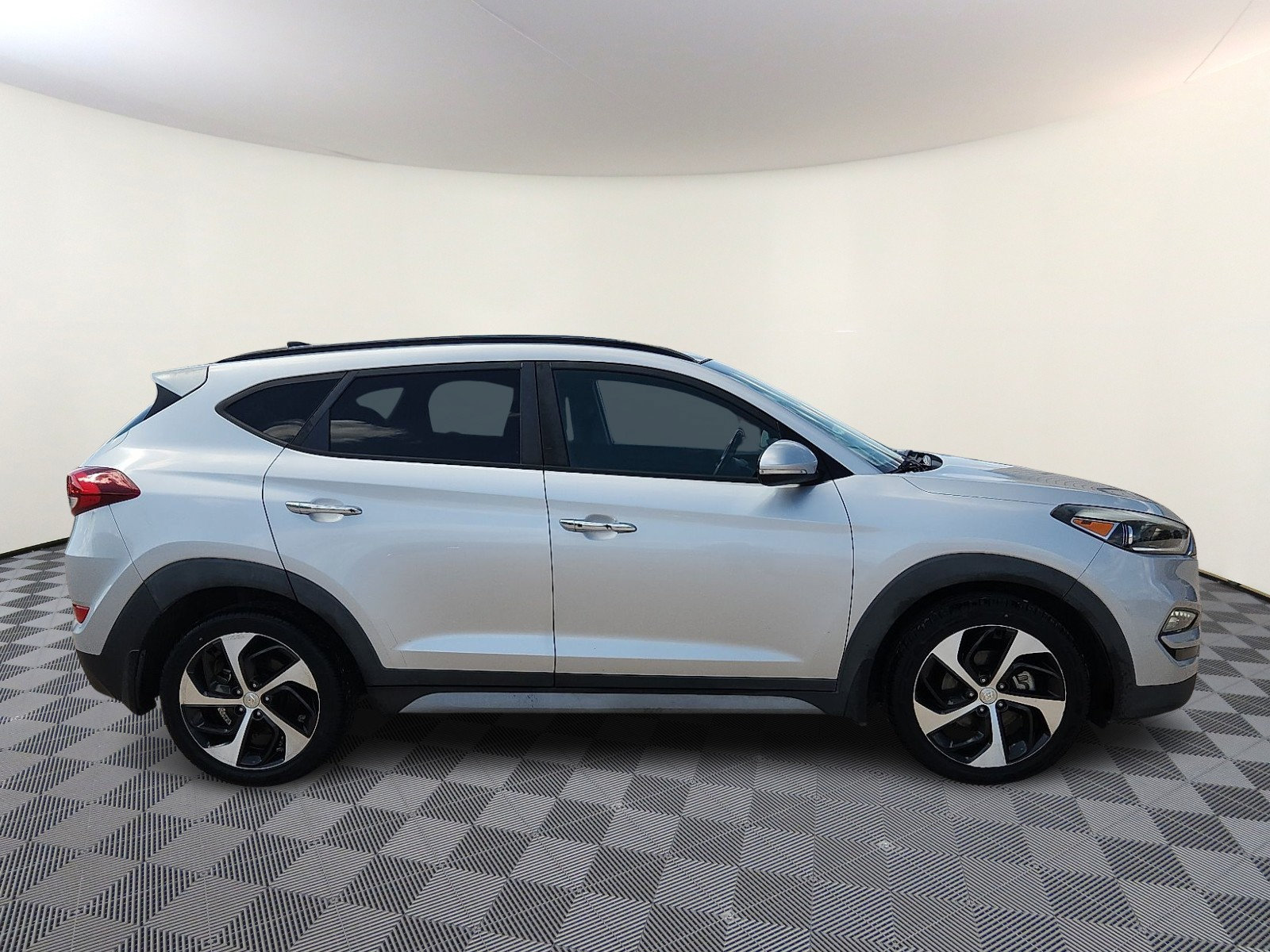 Used 2017 Hyundai Tucson Limited w/ Limited Ultimate Package 03 FWD image 5