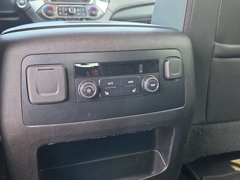 Used 2019 Chevrolet Tahoe LT w/ Luxury Package AWD/4WD image 18