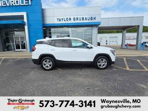 Used 2023 GMC Terrain SLE FWD image 1