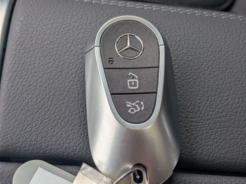 Used 2024 Mercedes-Benz GLC 300 4MATIC image 28