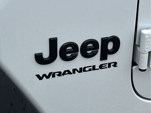 Used 2021 Jeep Wrangler Willys image 12