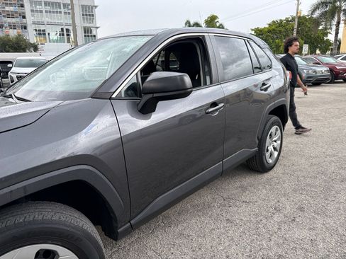 Used 2022 Toyota RAV4 LE FWD image 10
