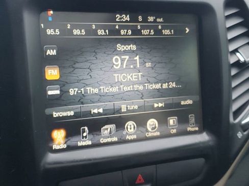 Used 2017 Jeep Cherokee Latitude w/ Cold Weather Group image 24