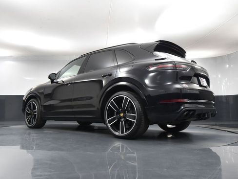 Used 2022 Porsche Cayenne Turbo S w/ Assistance Package image 56