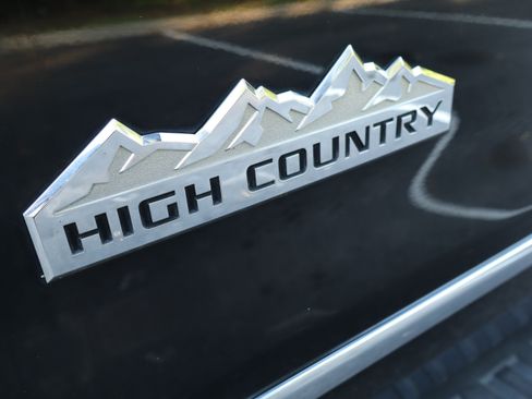 Used 2018 Chevrolet Silverado 2500 High Country w/ Duramax Plus Package AWD/4WD image 21