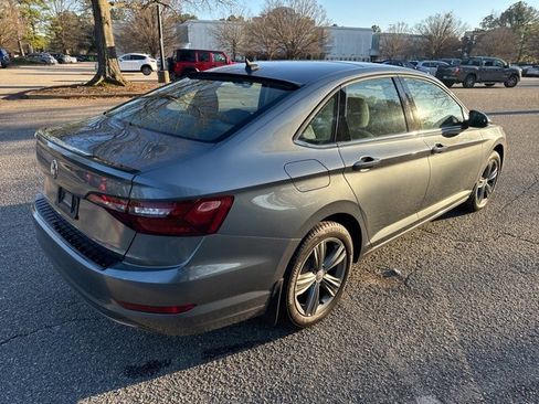 Used 2020 Volkswagen Jetta SE w/ SE Cold Weather Package image 6