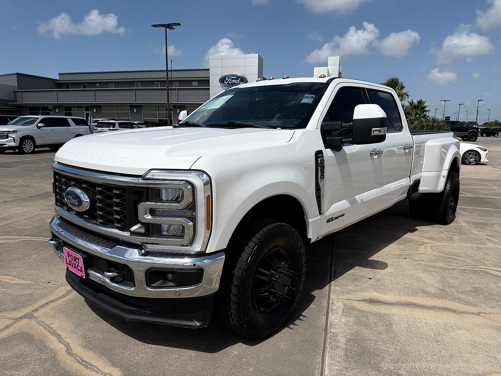 Used 2023 Ford F350 Lariat w/ Lariat Ultimate Package AWD/4WD image 3